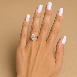 Anillo de Compromiso con Diamante Cultivado en Laboratorio de Corte Ovalado de 3 Quilates, Solitario con Halo Oculto, Catedral, Oro Amarillo de 14k |   Certificado por IGI - Product Image 2