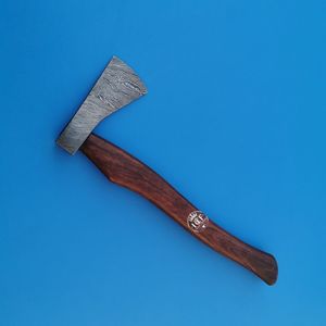 Hache de chasse artisanale en acier Damas sur mesure avec manche en bois de rose, magnifique instrument vétérinaire - Product Image 1