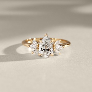 Anillo de Compromiso con Diamante Corte Pera, Oro Sólido de 14K, Diamante Cultivado en Laboratorio, Certificado IGI, Estilo Moderno, Anillo para Mujer - Product Image 2