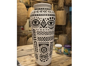 Jarrón Decorativo Alto Hecho a Mano por Artesanos KRAFTERS con Patrones Tradicionales de Arte Folclórico Indio para Decoración del Hogar - Product Image 3