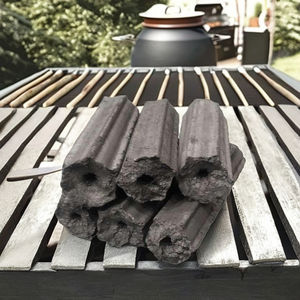 Briquettes de charbon de bois de sciure de bois dur à haute teneur en carbone pour grillades, frêne blanc, combustion longue durée de 5 à 6 heures - Product Image 1