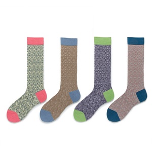 Chaussettes hautes décontractées pour femmes, en mélange de coton, nylon et élasthanne, respirantes, motif géométrique, vente en gros OEM ODM - Product Image 1