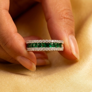 Anillos de Boda Clásicos Modernos de Oro Blanco de 18k con Corte Brillante Redondo y Media Banda de Esmeraldas para Mujer, Ideales para Fiestas - Product Image 5