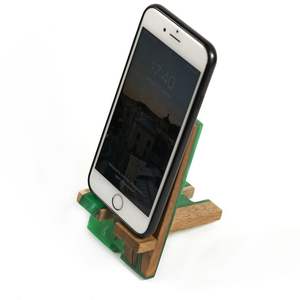 Support de téléphone de bureau en résine d'olivier de luxe, cadeau de bureau universel en résine époxy, support de téléphone en bois d'olivier, Craftera Exports - Product Image 2