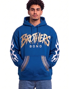 Sweat à capuche épais personnalisé pour homme, bleu marine, avec imprimé graphique texte orange, broderie feuille d'arbre cyan sur la manche, style streetwear, en polaire - Product Image 4
