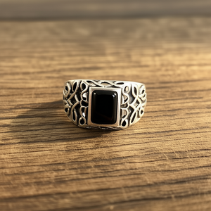 แหวนแฟชั่นดีไซน์วินเทจประดับออนิกซ์สีดำ น้ำหนัก 9.3 กรัม ฝังแบบ Bezel Setting สำหรับทุกโอกาส - Product Image 3