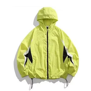 Veste Safari Homme Légère à Capuche Zippée, Tissu Coupe-Vent, Style Urbain Décontracté, avec Écusson Personnalisé et Patchwork sur le Devant Couleur Unie - Product Image 2