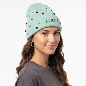 Gorro de Invierno Tejido Personalizado Color Menta con Bordado y Detalles de Perlas y Diamantes de Imitación para Mujer - Product Image 4