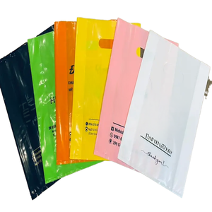 Sacs de shopping de haute qualité découpés à l'emporte-pièce en HDPE, LDPE, PLA recyclés d'origine vietnamienne avec couleur personnalisée - Product Image 1