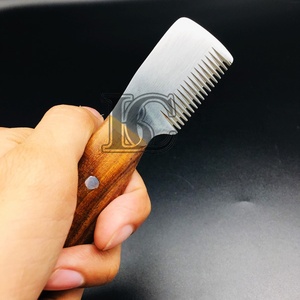 Nouvel arrivage de couteau peigne poils d'animaux poils de chiens en acier inoxydable durable utilisation comme produit de nettoyage pour animaux de compagnie manche en bois à vendre sur quantité minimale de commande - Product Image 4
