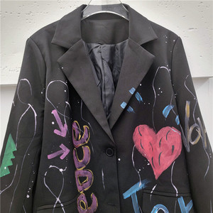 Blazer noir oversize pour femme, imprimé graffiti, style streetwear décontracté, motif cœur, simple boutonnage, peint à la main - Product Image 2