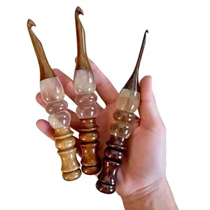 Crochet ergonomique en résine et bois de qualité supérieure avec poignée perlée, prise en main douce, outil artisanal fait main pour le tricot et les projets de bricolage - Product Image 4