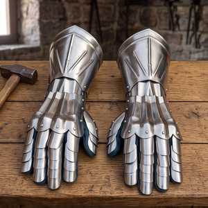 Gants de guerrier médiévaux en acier plaqué argent, style antique, objets de collection d'art de forge. - Product Image 2