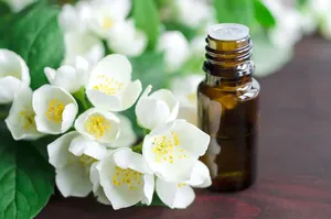 Aceite Esencial de Neroli de Primera Calidad, Útil para Tratar Granos y Acné, Aceite Esencial de Proveedor Indio - Product Image 2