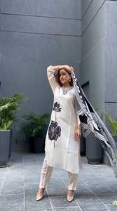 Nouvelle Robe de Soirée et de Bureau en Soie Georgette Brodé Personnalisé, Longueur Genou, Confortable et Sophistiquée pour Femme - Product Image 2