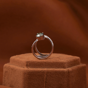 Anillo de Compromiso de Oro Sólido de 14 Quilates con Diamante Verde Cultivado en Laboratorio y Pequeños Diamantes de Acento, Certificado IGI, Joyería Fina para Regalo - Product Image 5