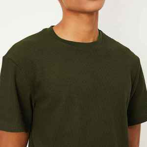 T-shirt pour homme à manches courtes vert olive, col rond, coupe classique, en coton tricoté, couleur unie, design respirant - Product Image 6