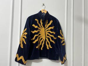 Chaqueta Corta Bomber de Terciopelo Bordada Estilo Suzani, Tejida y Transpirable, Chaqueta de Invierno Bohemia, Estilo Urbano Inspirado en Uzbekistán - Product Image 2