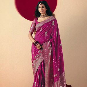 Sari en soie pure et douce avec tissage Zari riche, vêtement ethnique luxueux pour les occasions nuptiales et festives - Product Image 1