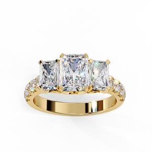 Anillo de Compromiso de Oro con Diamante Cultivado en Laboratorio de Corte Radiante con Tres Piedras y Banda Pavé - Product Image 3