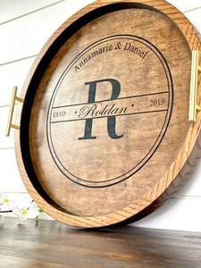 Nouveauté : Plateau rond en bois personnalisé fait main : Plateau de table basse ottoman gravé sur mesure - Product Image 5