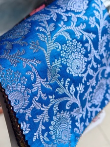 Tissu brocart 100% soie bleu à motif floral, tissé jacquard, matière textile pour femmes - Product Image 2