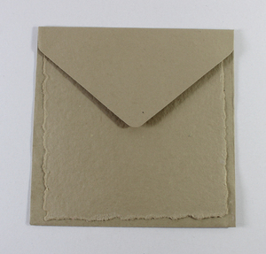 Carte personnalisée avec bordure festonnée 250 g/m², avec enveloppe assortie, papier recyclé fait main à partir de fibres de coton - Product Image 1