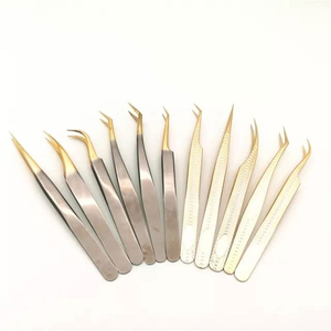 Pince à cils en acier inoxydable de luxe à motif, avec logo personnalisé, qualité salon, collection Mega, pour extensions de cils de précision – Vente en gros - Product Image 1