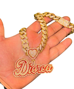 Colgante de Letra Chapado en Oro Amarillo con Diamantes de Moissanita VVS y Esmalte Rojo, Joyería Hip Hop para Fiesta - Product Image 1