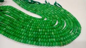 Cuentas Redondas Lisas de Cuarzo Esmeralda Verde Natural de 8 mm, Vendidas por Hilo de 8 Pulgadas - Product Image 3
