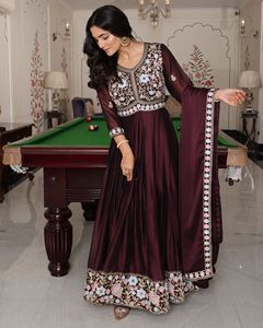 Elegante y Exclusivo Traje Anarkali Color Café para Mujer, Ideal para Bodas y Ocasiones Festivas, Manga 3/4, Crepé de Seda Rangoli - Product Image 6