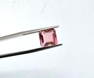พลอยทัวร์มาลีนสีชมพู 3.14 กะรัต ทรงเหลี่ยมเจียระไน คัตสโตน เปลี่ยนสีได้ คุณภาพสูง พลอยธรรมชาติสำหรับทำเครื่องประดับชั้นดี - Product Image 2