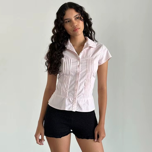 Chemisier plissé élégant 100 % coton pour femme, personnalisable avec logo, chemise à manches courtes à bouton unique, tissé, décontracté, uni, estival, agréable - Product Image 3
