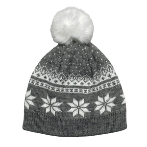 Gorro con pompón de copo de nieve - Product Image 1