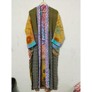 Kimono de luxe d'été, robe longue patchwork faite main, style indien vintage, en soie de sari recyclée, idéal comme cache-maillot ou tenue de nuit. - Product Image 6