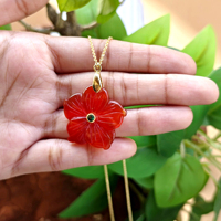 Collar de cadena de moda para mujer, chapado en oro de 18k, con flor de cornalina natural tallada y detalles de esmeralda CZ diminutos, joyería exclusiva.