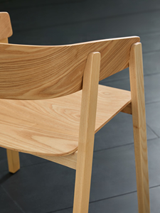 Silla de Comedor Moderna de Madera de Fresno Escandinavo con Respaldo y Reposabrazos Curvos - Product Image 3