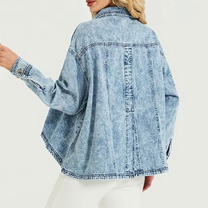 เสื้อแจ็คเก็ตยีนส์โอเวอร์ไซส์สำหรับผู้หญิง น้ำหนักเบา แขนทรงปีกค้างคาว เสื้อเชิ้ตเดนิมสไตล์ลำลอง แฟชั่นฤดูใบไม้ผลิ ทรงหลวม ใส่สบาย - Product Image 5