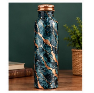 Bouteille d'eau en cuivre à motif marbré moderne avec couvercle en cuivre, portable pour les voyages - Product Image 1