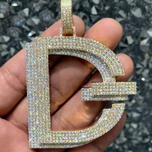 Colgante de Lujo con Letra D y Moissanita, Microincrustaciones, Joyería Hiphop, Uso Diario, Regalo para Hombre - Product Image 1