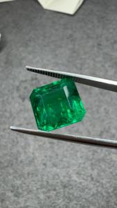 Émeraude naturelle zambienne de 8,65 carats, forme octogonale carrée, grande pierre précieuse verte intense, pour bijoux fins sur mesure de luxe - Product Image 4