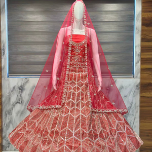 Lehenga de mariée de luxe rouge en tulle doux, broderie lourde de pierres Zarkan, qualité boutique, avec Cancan complet et Patta en toile, achat en gros - Product Image 1