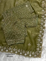 Sari en satin de soie Fendi vert olive de luxe, traditionnel, avec broderies de sequins et perles, séchage rapide, protection solaire, élégant