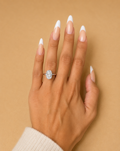 Anillo de Compromiso con Diamante Solitario Ovalado de 4 Quilates Cultivado en Laboratorio, Oro Blanco de 14k, Certificado IGI, Color E, Claridad VVS2, Lujoso para Boda - Product Image 4