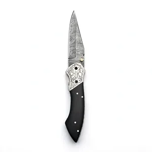 Cuchillo de Caza Plegable con Mango Negro, Hoja con Diseño y Empuñadura Decorada, para Uso en Exteriores, Campamento y Campo, Herramienta de Corte Compacta de Bolsillo - Product Image 2