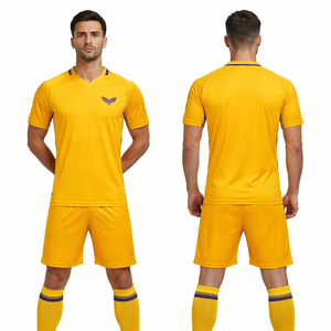ชุดเสื้อฟุตบอลสีเหลืองแบบกำหนดเองสำหรับผู้ชาย ชุดฝึกซ้อม ชุดกีฬาระบายอากาศ ชุดทีมพร้อมกางเกงขาสั้น - Product Image 1