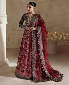 Élégante robe de mariée traditionnelle en soie bordeaux avec broderies, longueur ras du sol, pour femmes d'Inde et du Pakistan - Product Image 3