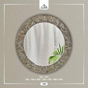 Espejo de pared redondo con un elegante marco ornamental en relieve y un acabado antiguo de lujo, estilo decoración artística. - Product Image 3