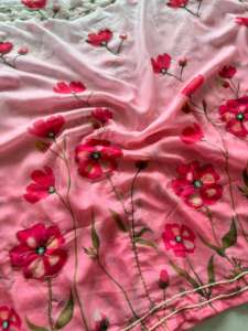 Sari de organza con bordados a mano por todas partes y blusa de seda para ocasiones festivas - Product Image 2