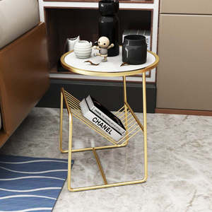 Mesa Auxiliar con Tapa de Mármol, Estructura de Metal Dorado, Cesta de Almacenamiento, Soporte para Café o Plantas, Mueble Moderno para Sala de Estar, Sofá, Hogar - Product Image 5